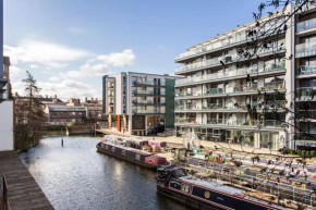 Canal-side apartment in Shoreditch